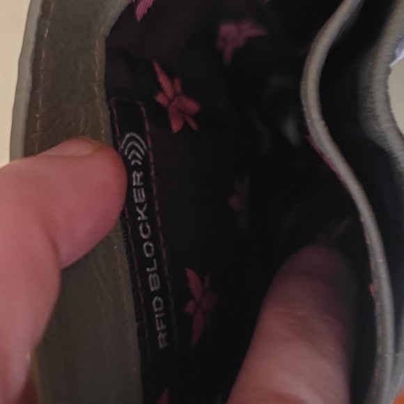 Hand-Painted Tiger Design Leather Wallet By Anuschka - Picture 4 of 12